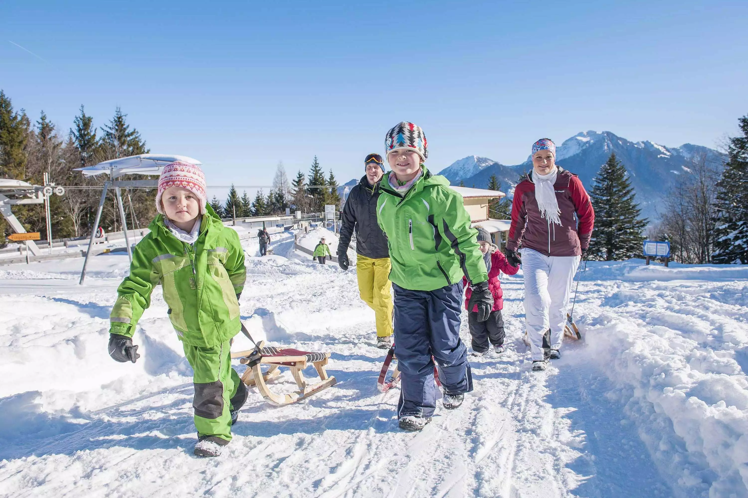 Wintersport Winteraktivitäten Spaß im Schnee Winterausflug