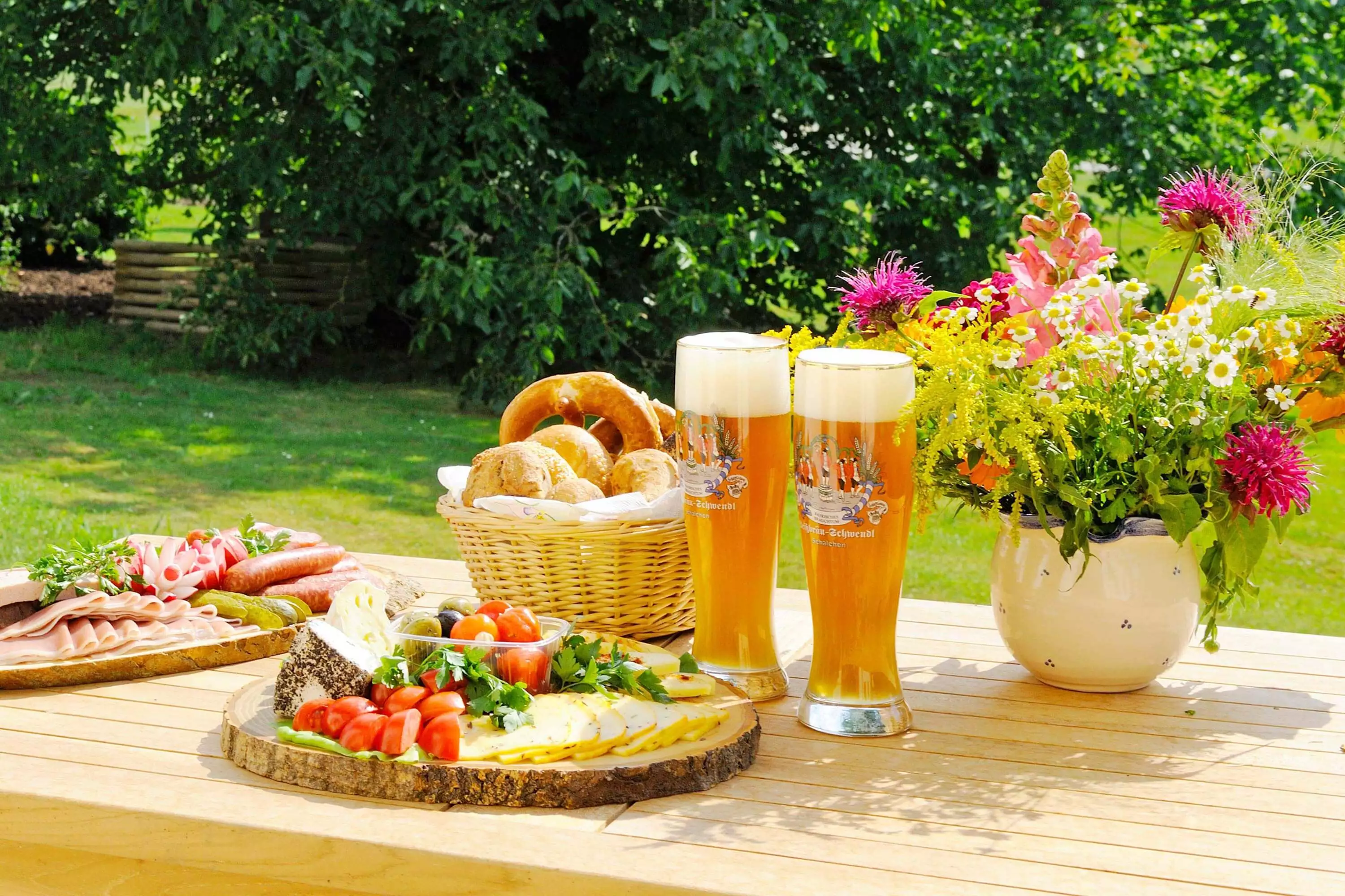 Brotbackofen regionale Spezialitäten Getränkeservice Stockbrotgrillen Grillabend